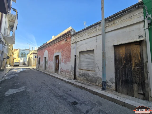 Appartamenti in Vendita - Casa indipendente con giardino zona montrone via rutigliano