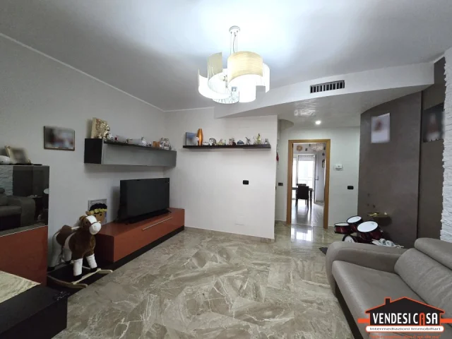 3 vani + doppi acc. ristrutturato zona posta canneto