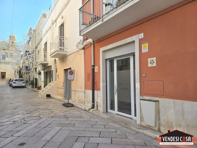 Grazioso locale commerciale nel borgo antico di montrone
