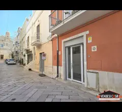Grazioso locale commerciale nel borgo antico di montrone