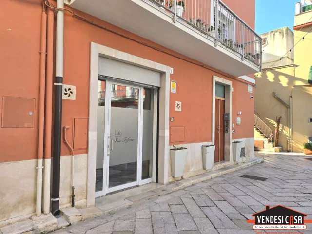 Appartamenti in Vendita - Grazioso locale commerciale nel borgo antico di montrone
