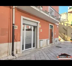 Appartamenti in Vendita - Grazioso locale commerciale nel borgo antico di montrone