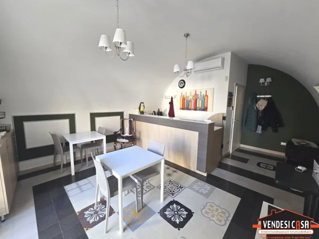 Appartamenti in Vendita - Grazioso locale commerciale nel borgo antico di montrone