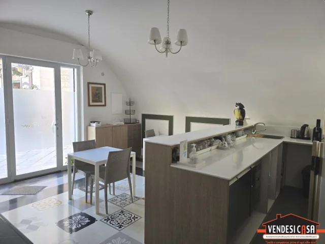 Appartamenti in Vendita - Grazioso locale commerciale nel borgo antico di montrone