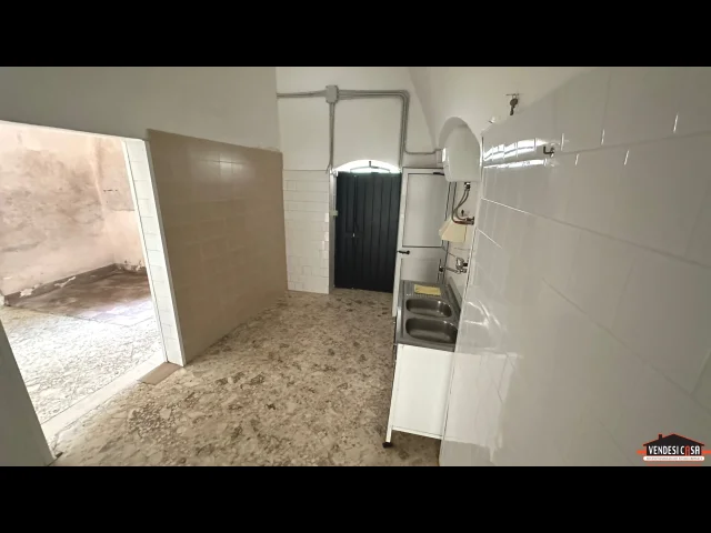 Appartamenti in Vendita - Locale commerciale tra piazza roma e piazza de grecis
