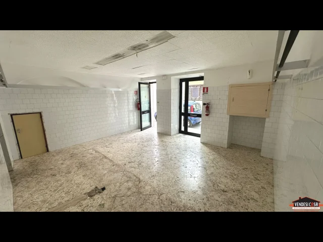 Appartamenti in Vendita - Locale commerciale tra piazza roma e piazza de grecis