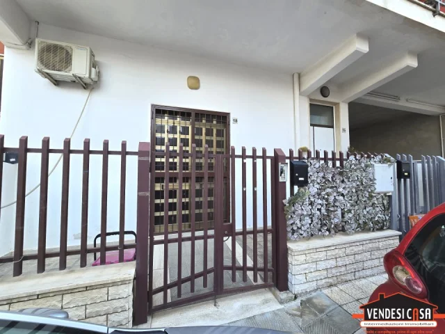 4 vani indipendente al piano terra con cortile zona canneto