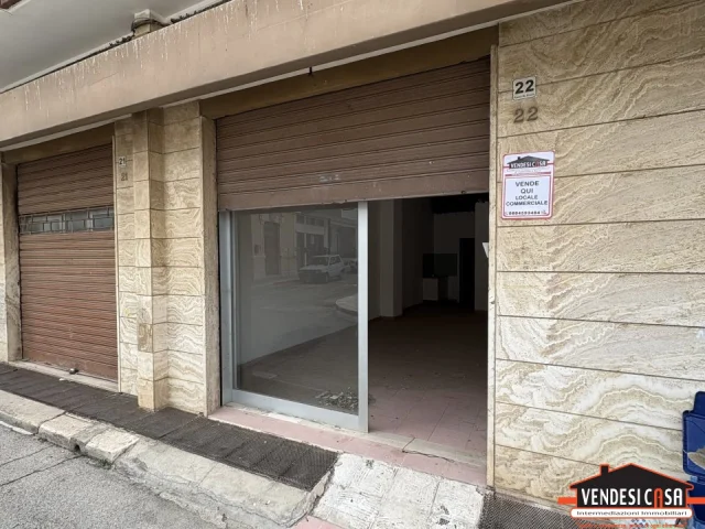 Locale commerciale zona canneto piazza de grecis