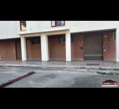 Locale commerciale di ampia metratura zona stazione canneto