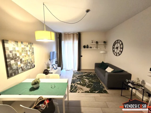 Recentissimo 3 vani con posto auto e cantina zona montrone