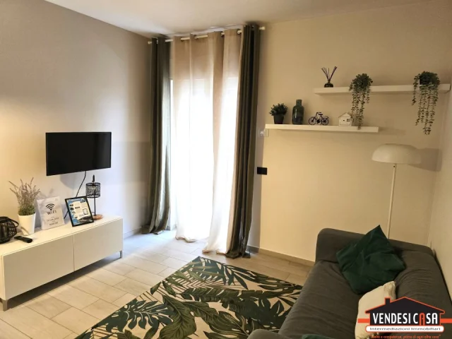 Appartamenti in Vendita - Recentissimo 3 vani con posto auto e cantina zona montrone