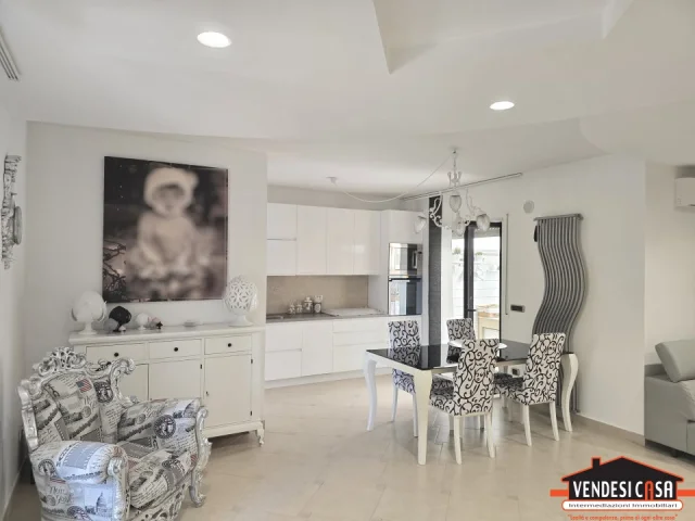 Appartamenti in Vendita - 3 vani con tavernetta e box zona montrone poliambulatorio