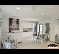 3 vani con tavernetta e box zona montrone poliambulatorio