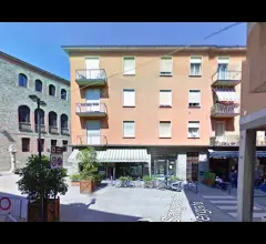 Trilocale con balcone e cantina al centro