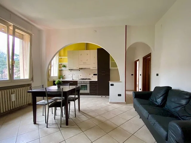 Appartamenti in Vendita - Trilocale con balcone e cantina al centro
