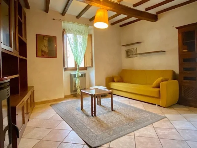 Appartamenti in Vendita - Quadrilocale con balcone sul fiume