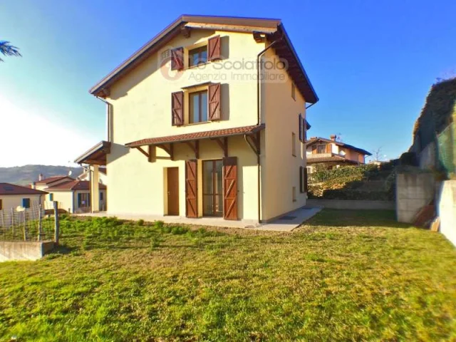 Appartamenti in Vendita - Bifamiliare con giardino e fotovoltaico