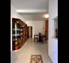 Appartamenti in Vendita - Trilocale con 2 bagni e corte privata