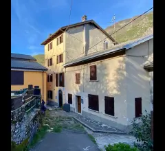Appartamenti in Vendita - Casa divisa in 4 bilocali da reddito