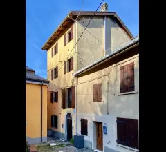 Appartamenti in Vendita - Casa divisa in 4 bilocali da reddito