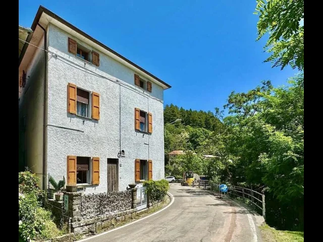 Casa in sasso a granaglione