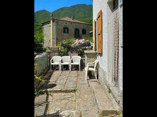 Appartamenti in Vendita - Casa in sasso a granaglione