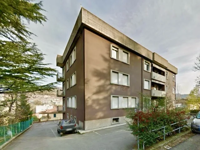 Trilocale con balcone piano terra