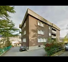 Trilocale con balcone piano terra