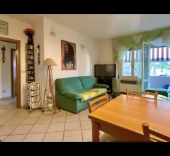 Appartamenti in Vendita - Trilocale con balcone piano terra