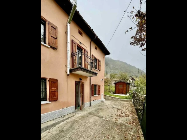 Appartamenti in Vendita - Casa con giardino