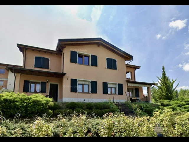 Appartamenti in Vendita - Porzione di bifamiliare di 85 mq con garage e giardino