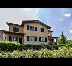 Porzione di bifamiliare di 85 mq con garage e giardino