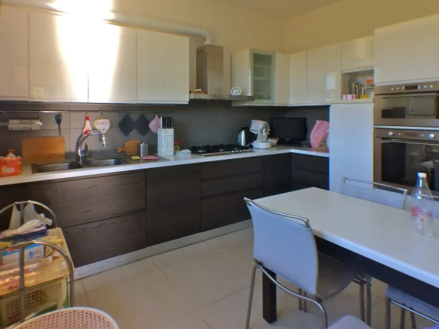 Appartamenti in Vendita - Porzione di bifamiliare di 85 mq con garage e giardino