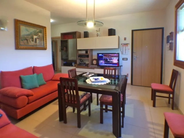 Appartamenti in Vendita - Porzione di bifamiliare di 85 mq con garage e giardino