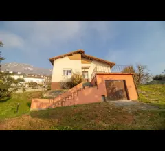 Appartamenti in Vendita - Villa singola con terreno edificabile a civate