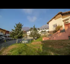 Appartamenti in Vendita - Villa singola con terreno edificabile a civate