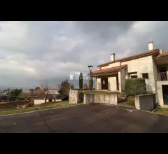 Villa bifamiliare in vendita a oggiono.