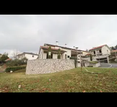 Appartamenti in Vendita - Villa bifamiliare in vendita a oggiono.