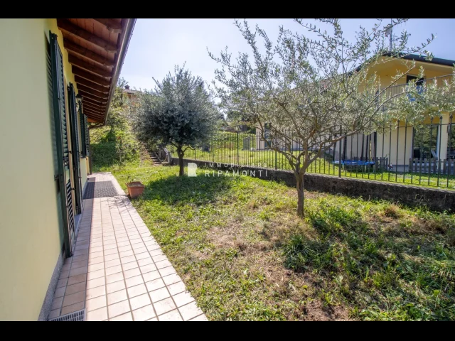Appartamenti in Vendita - Villa singola in vendita a ello