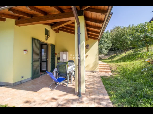 Appartamenti in Vendita - Villa singola in vendita a ello