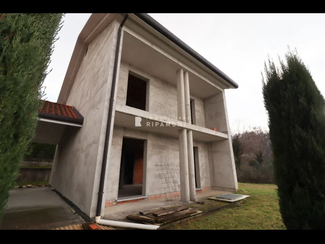 Appartamenti in Vendita - Villa singola in vendita a oggiono
