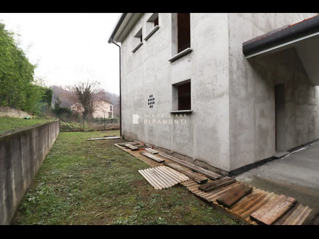 Appartamenti in Vendita - Villa singola in vendita a oggiono