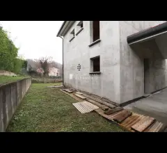 Appartamenti in Vendita - Villa singola in vendita a oggiono