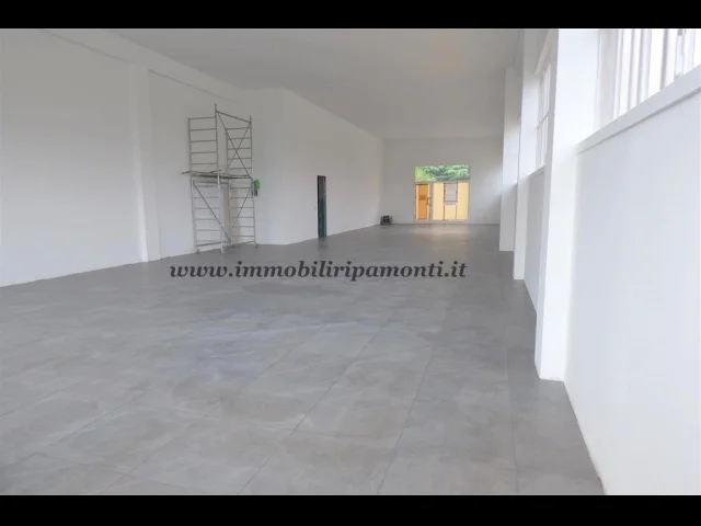 Appartamenti in Vendita - Negozio con parcheggio in vendita a lecco.
