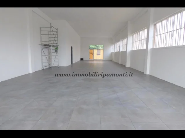 Appartamenti in Vendita - Negozio con parcheggio in vendita a lecco.