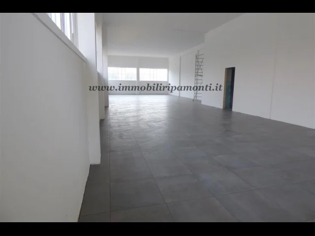 Laboratorio commerciale in vendita a lecco