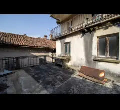 Appartamenti in Vendita - Rustico da ristrutturare.