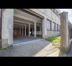 Appartamenti in Vendita - Capannone a lecco