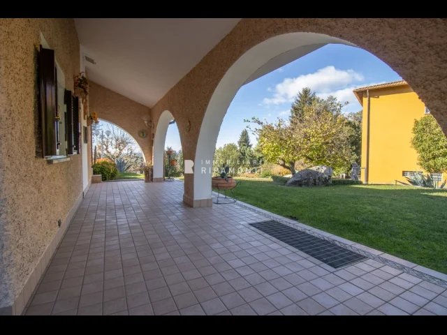 Appartamenti in Vendita - Villa singola in vendita a ello