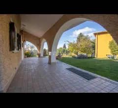 Appartamenti in Vendita - Villa singola in vendita a ello